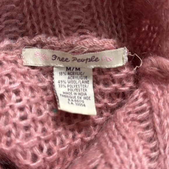 FREE PEOPLE Pink Cowl Neck Split Sweater Wool Size M S Fuzzy Knit Open Weave - Picture 6 of 8